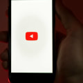 Guardare un video di YouTube due volte conta come due visualizzazioni?